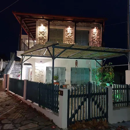 Neon Bed & Breakfast Larissa