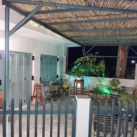 Neon Bed & Breakfast 3*