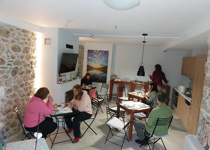 Neon Bed & Breakfast 3*