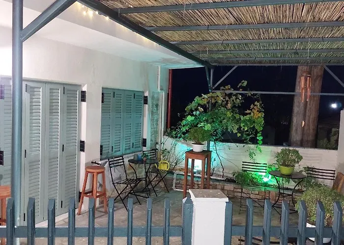 Neon Bed & Breakfast 3*