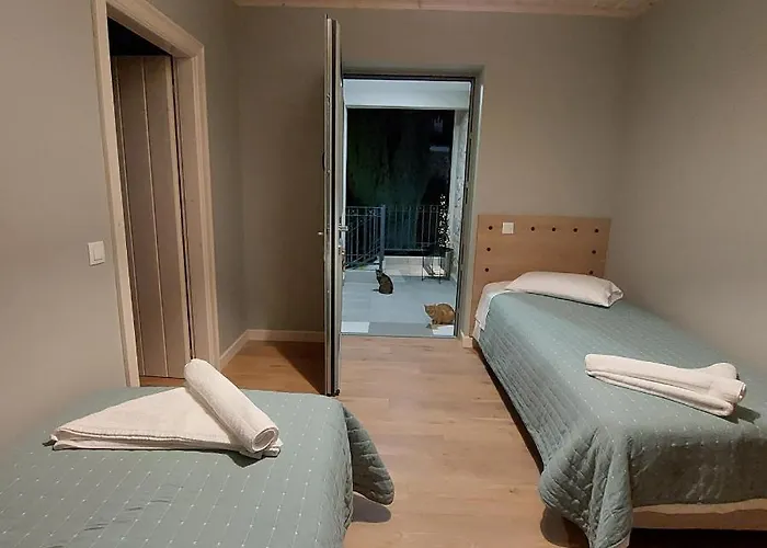 Neon Bed & Breakfast 3*